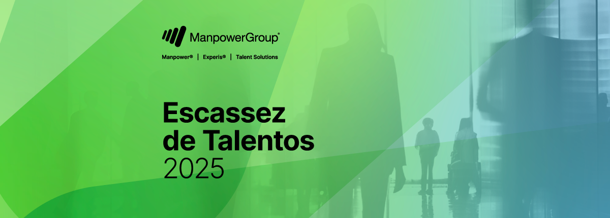 nner com fundo em tons gradientes de verde e azul, exibindo silhuetas de pessoas em um ambiente corporativo. Na parte superior está o logotipo do ManpowerGroup com as marcas 'Manpower', 'Experis' e 'Talent Solutions'. Ao centro, o texto 'Escassez de Talentos 2025' em preto.